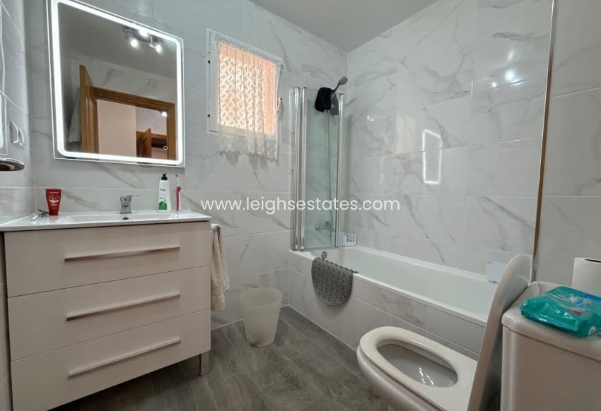 3 sovrum Lägenhet till salu i Dehesa de Campoamor med pool - 360 000 € (Ref: 9789957)