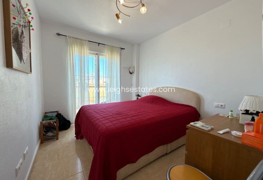 3 sovrum Lägenhet till salu i Dehesa de Campoamor med pool - 360 000 € (Ref: 9789957)