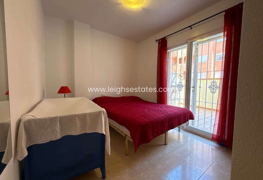 3 sovrum Lägenhet till salu i Dehesa de Campoamor med pool - 360 000 € (Ref: 9789957)