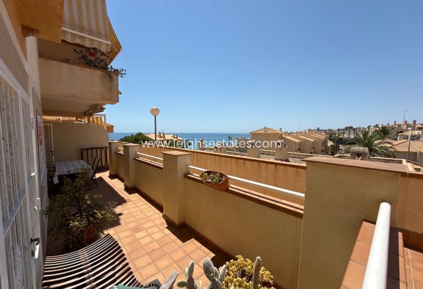 3 sovrum Lägenhet till salu i Dehesa de Campoamor med pool - 360 000 € (Ref: 9789957)