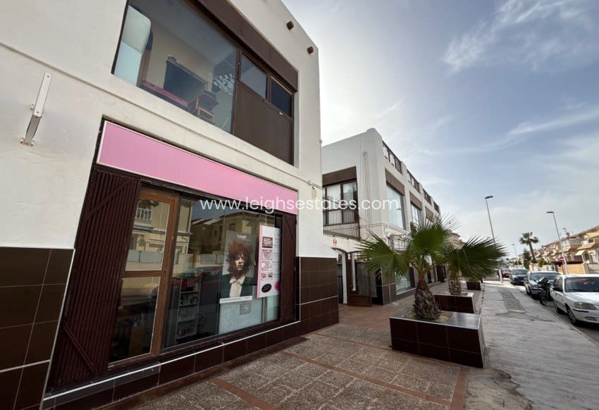 Commercial for sale in Torrevieja - € 85,000 (Ref: 9793774)