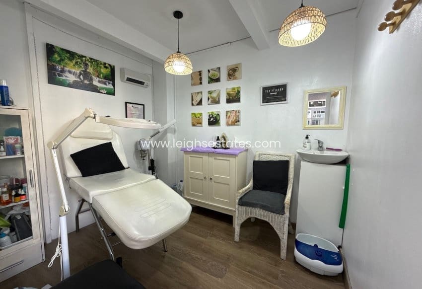 Commercial for sale in Torrevieja - € 85,000 (Ref: 9793774)