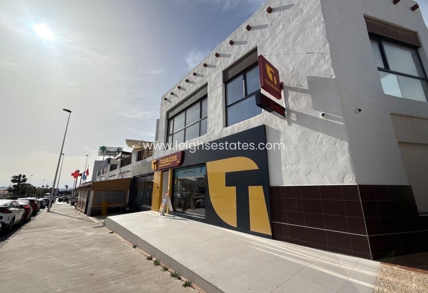 Commercial for sale in Torrevieja - € 85,000 (Ref: 9793774)