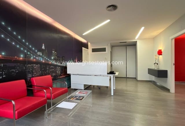 Comercial para venda em Torrevieja - 145 000 € (Ref: 9793775)