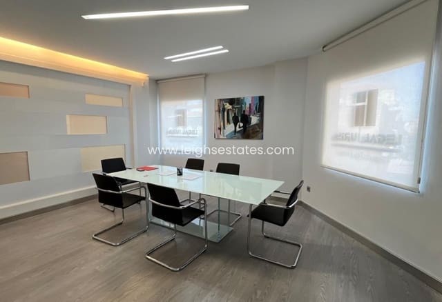 Comercial para venda em Torrevieja - 145 000 € (Ref: 9793775)