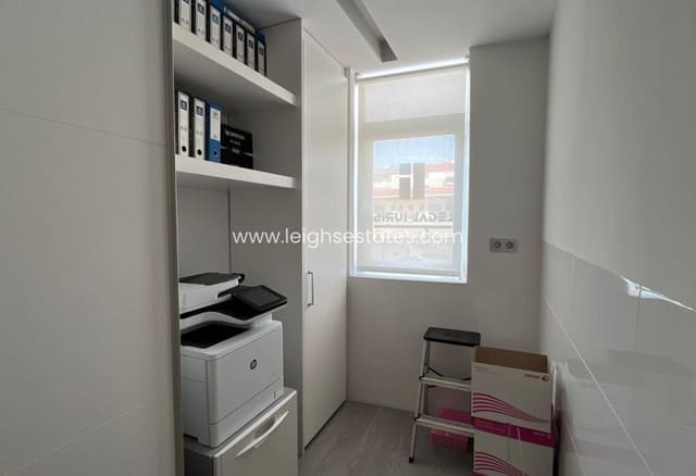 Comercial para venda em Torrevieja - 145 000 € (Ref: 9793775)