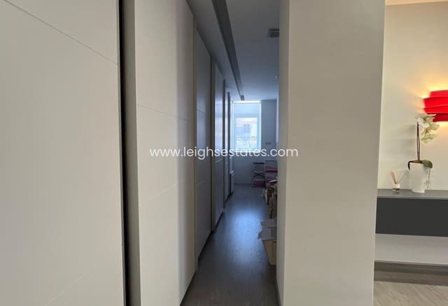 Comercial para venda em Torrevieja - 145 000 € (Ref: 9793775)