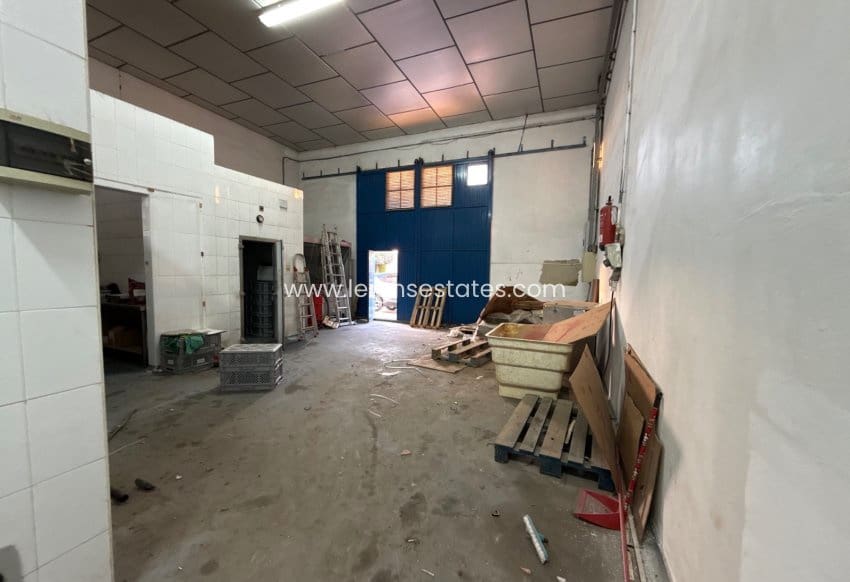 Kaupallinen myytävänä paikassa San Pedro del Pinatar - 350 000 € (Ref: 9798481)