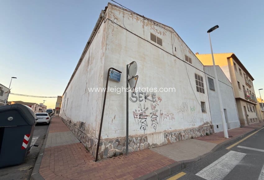 Kaupallinen myytävänä paikassa San Pedro del Pinatar - 350 000 € (Ref: 9798481)