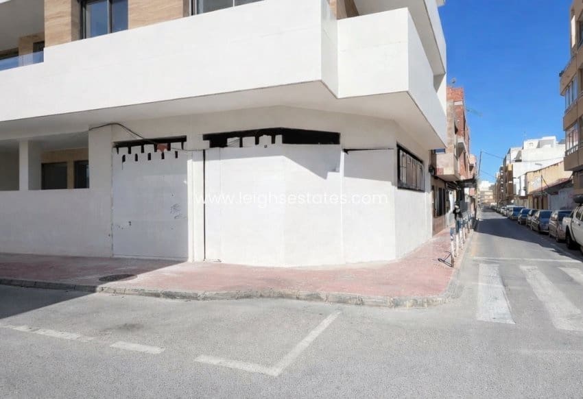 Kommersiell till salu i Torrevieja - 170 000 € (Ref: 9798482)
