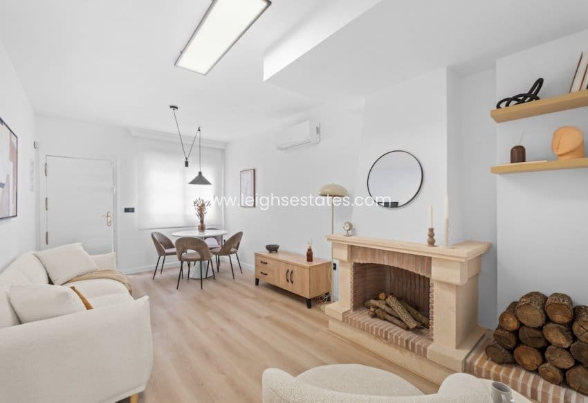 3 sypialnia Willa na sprzedaż w Villamartin z basenem garażem - 269 800 € (Ref: 9803804)