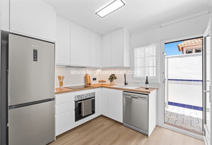 3 sypialnia Willa na sprzedaż w Villamartin z basenem garażem - 269 800 € (Ref: 9803804)