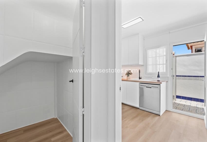 3 sypialnia Willa na sprzedaż w Villamartin z basenem garażem - 269 800 € (Ref: 9803804)