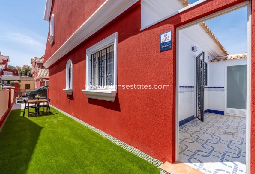 3 sypialnia Willa na sprzedaż w Villamartin z basenem garażem - 269 800 € (Ref: 9803804)