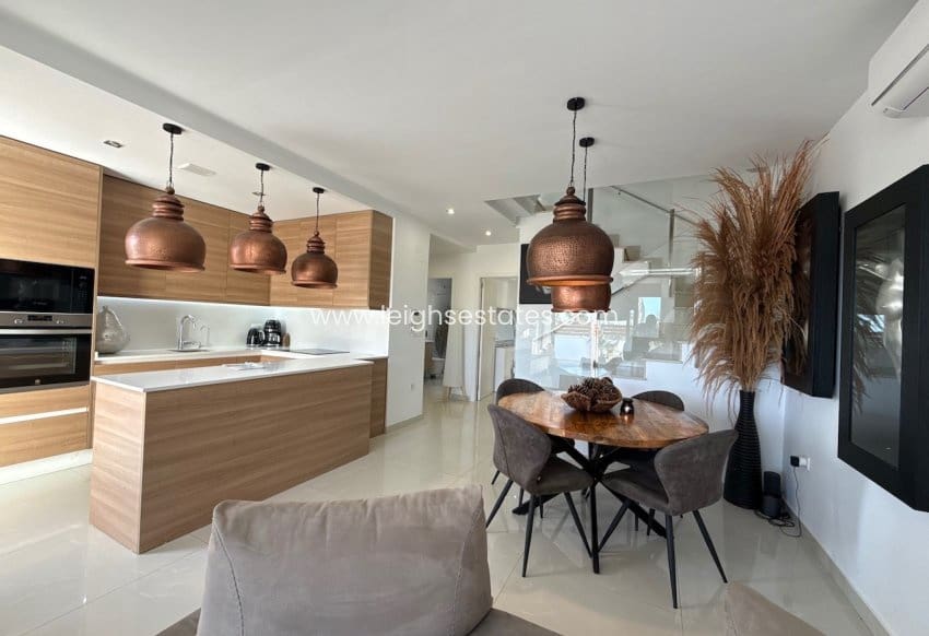 3 bedroom Villa for sale in Torre de la Horadada with pool garage - € 629,000 (Ref: 9805835)