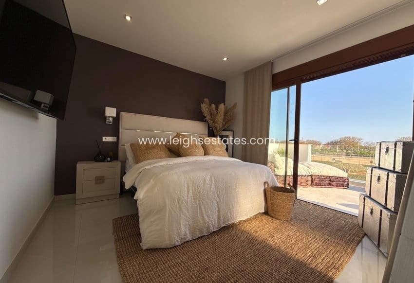 3 bedroom Villa for sale in Torre de la Horadada with pool garage - € 629,000 (Ref: 9805835)