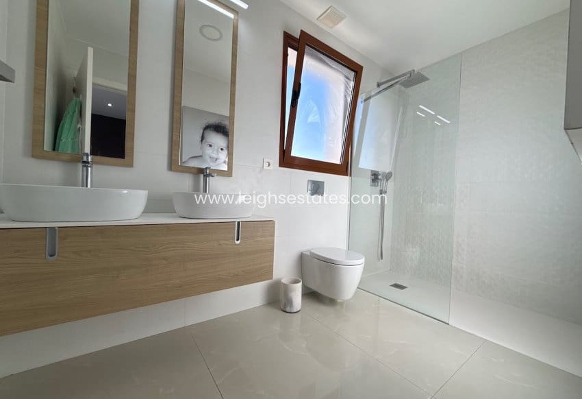 3 bedroom Villa for sale in Torre de la Horadada with pool garage - € 629,000 (Ref: 9805835)