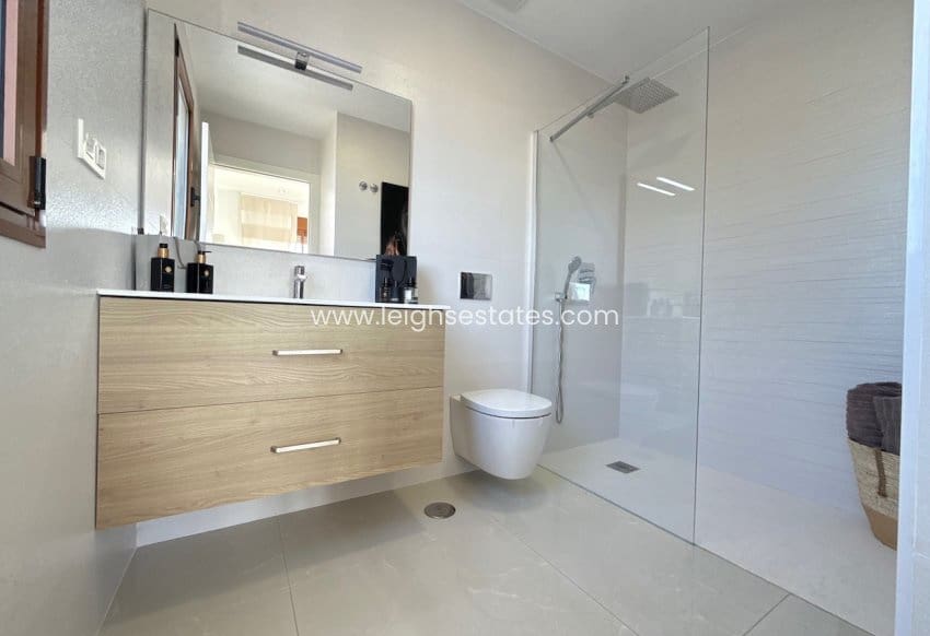 3 bedroom Villa for sale in Torre de la Horadada with pool garage - € 629,000 (Ref: 9805835)