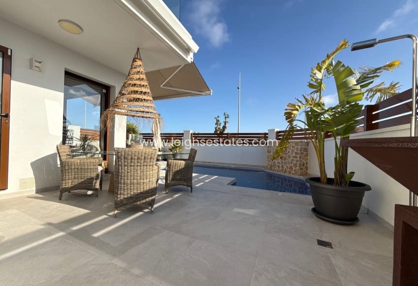 3 bedroom Villa for sale in Torre de la Horadada with pool garage - € 629,000 (Ref: 9805835)