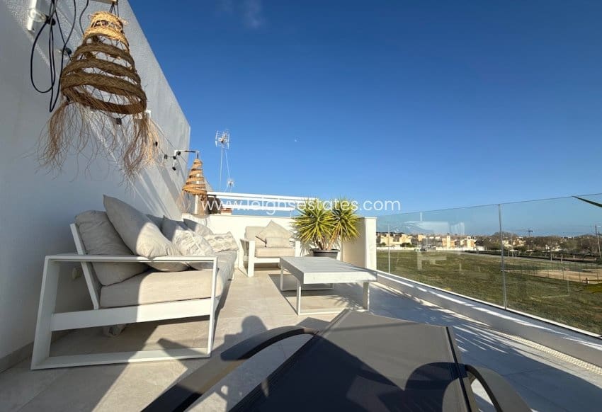 3 bedroom Villa for sale in Torre de la Horadada with pool garage - € 629,000 (Ref: 9805835)