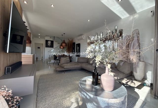 3 makuuhuone Huvila myytävänä paikassa Torre de la Horadada, Pilar de la Horadada mukana uima-altaan 
autotalli - 629 000 € (Ref: 9805835)