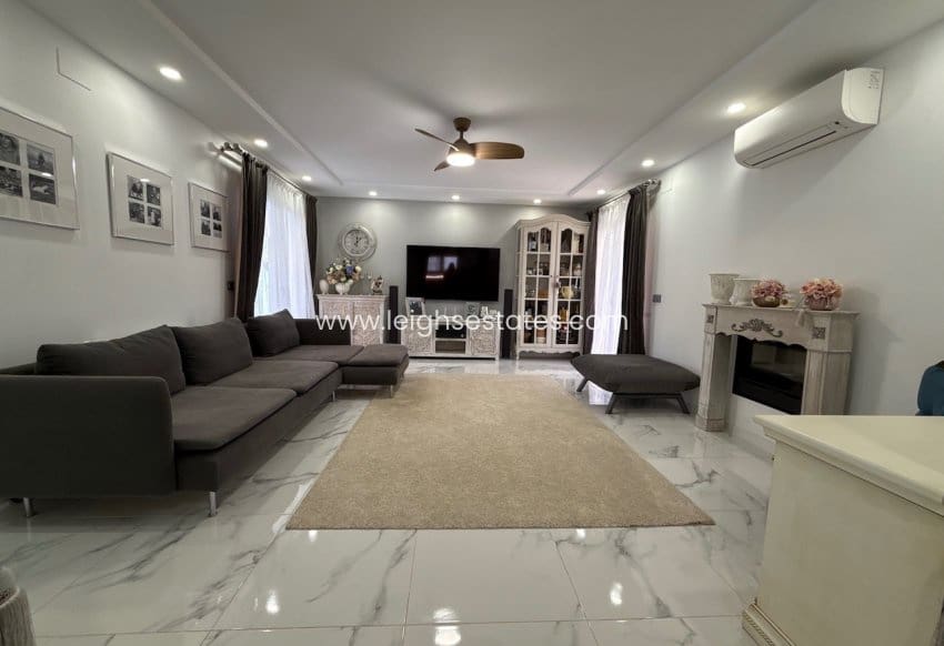 2 bedroom Villa for sale in Pinar de Campoverde with pool garage - € 499,000 (Ref: 9815338)