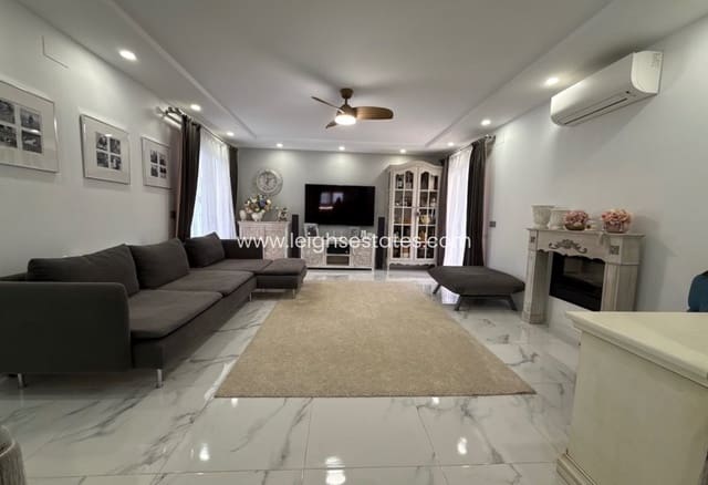 2 bedroom Villa for sale in Pinar de Campoverde, Pilar de la Horadada with pool garage - € 499,000 (Ref: 9815338)