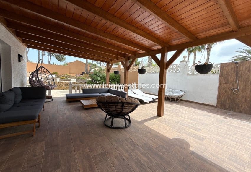 2 bedroom Villa for sale in Pinar de Campoverde with pool garage - € 499,000 (Ref: 9815338)