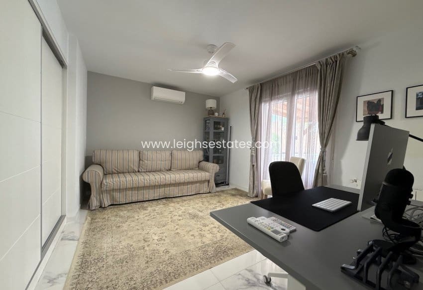 2 bedroom Villa for sale in Pinar de Campoverde with pool garage - € 499,000 (Ref: 9815338)