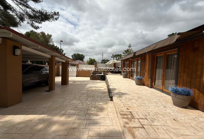 2 bedroom Villa for sale in Pinar de Campoverde with pool garage - € 499,000 (Ref: 9815338)