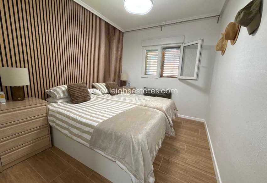 2 bedroom Apartment for sale in Mil Palmeras with pool - € 179,000 (Ref: 9826133)