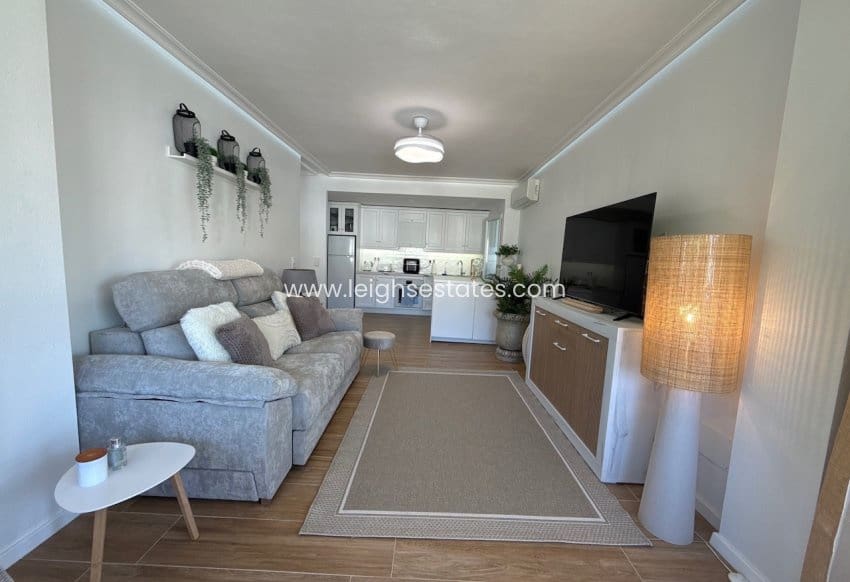 2 bedroom Apartment for sale in Mil Palmeras with pool - € 179,000 (Ref: 9826133)