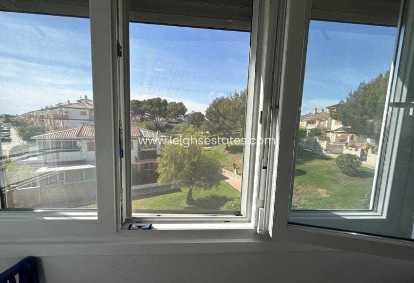 2 bedroom Apartment for sale in Mil Palmeras with pool - € 179,000 (Ref: 9826133)