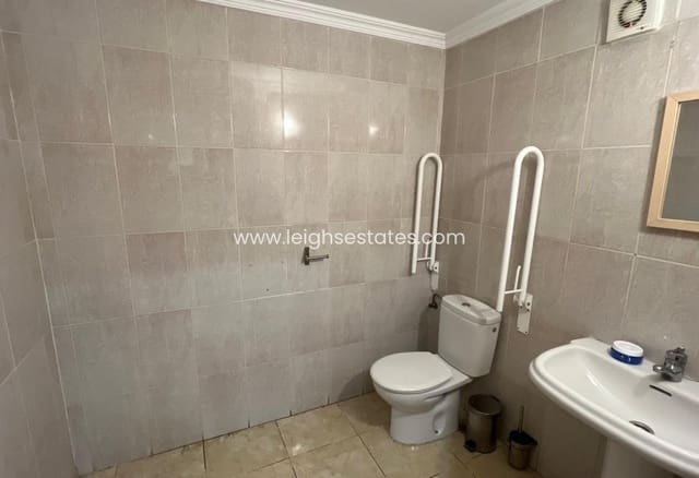 Erhverv til salg i Torrevieja - € 135.000 (Ref: 9828102)