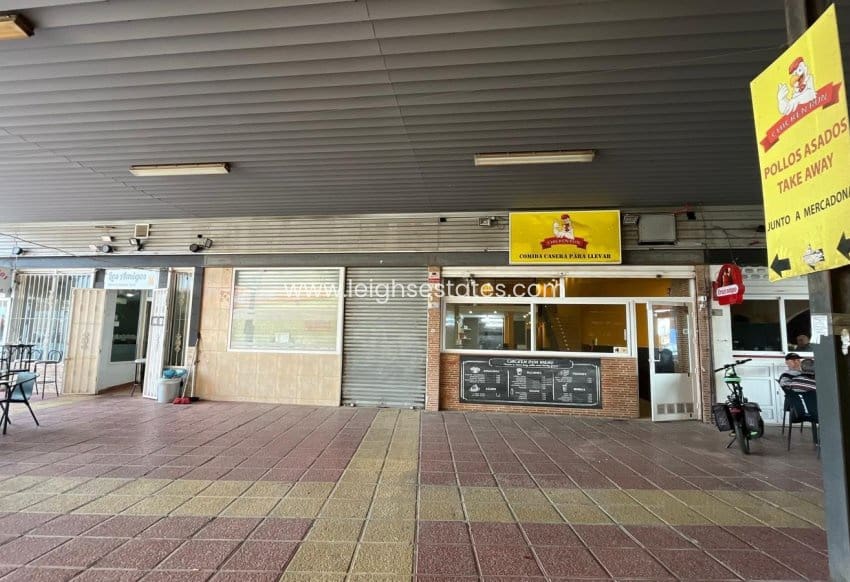 Local Comercial en Torrevieja en venta - 135.000 € (Ref: 9828102)