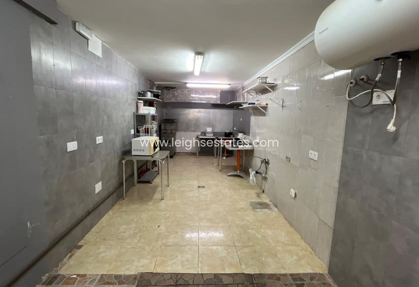Local Comercial en Torrevieja en venta - 135.000 € (Ref: 9828102)