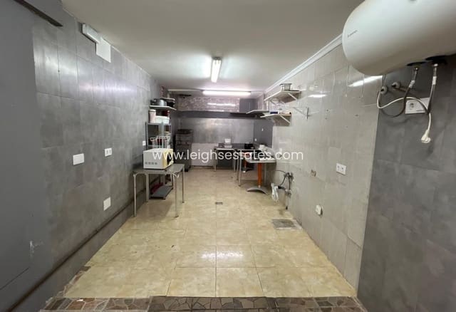 Erhverv til salg i Torrevieja - € 135.000 (Ref: 9828102)