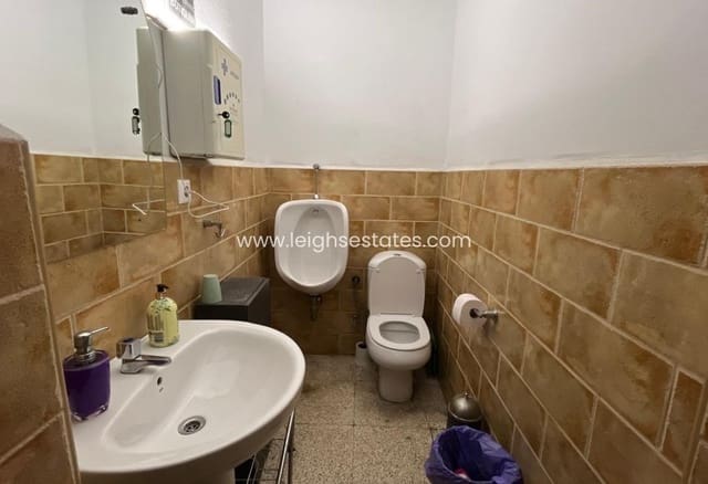 Commercieel te koop in Torrevieja - € 450.000 (Ref: 9850737)