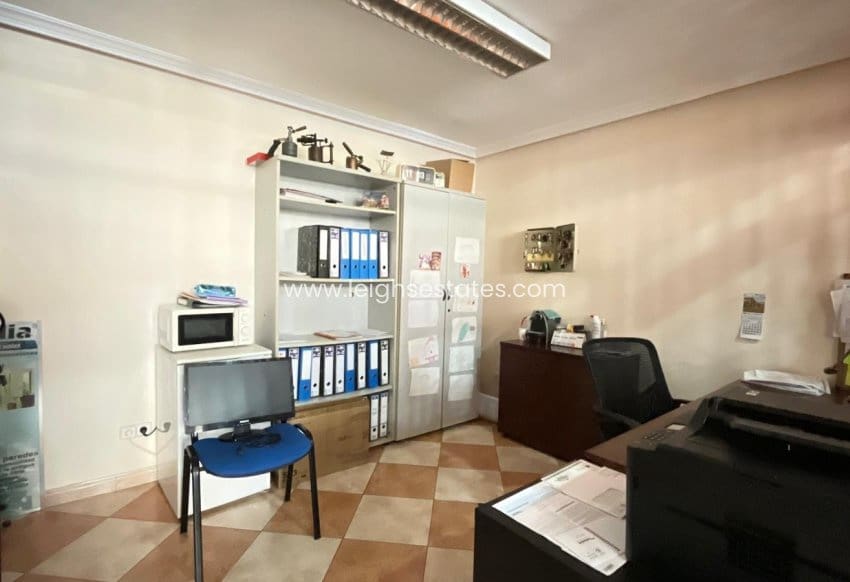 Commercieel te koop in Torrevieja - € 450.000 (Ref: 9850737)