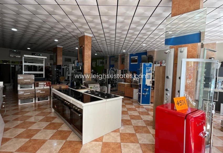 Commercieel te koop in Torrevieja - € 450.000 (Ref: 9850737)