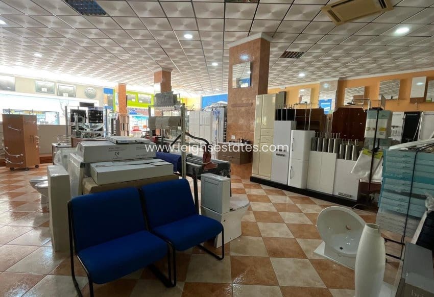 Commercieel te koop in Torrevieja - € 450.000 (Ref: 9850737)