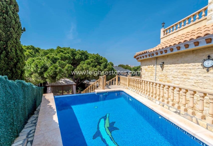 4 bedroom Villa for sale in Dehesa de Campoamor with pool garage - € 1,600,000 (Ref: 9854701)