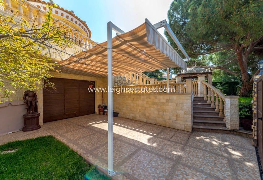 4 bedroom Villa for sale in Dehesa de Campoamor with pool garage - € 1,600,000 (Ref: 9854701)