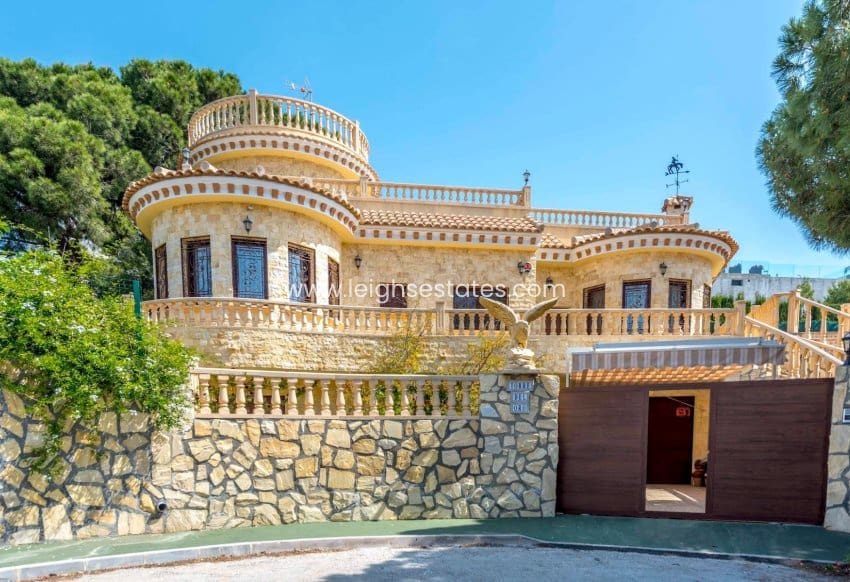 4 bedroom Villa for sale in Dehesa de Campoamor with pool garage - € 1,600,000 (Ref: 9854701)