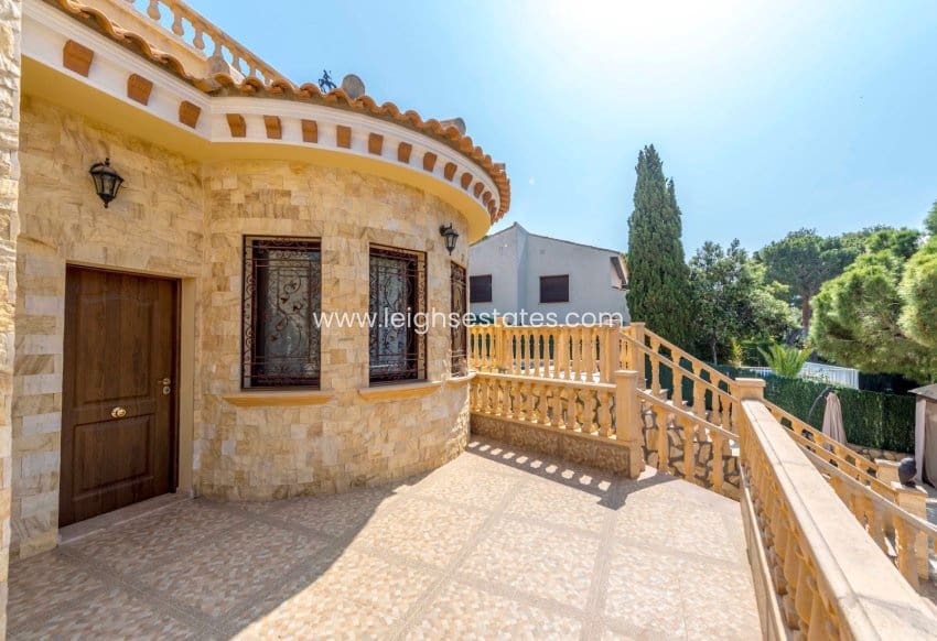 4 bedroom Villa for sale in Dehesa de Campoamor with pool garage - € 1,600,000 (Ref: 9854701)