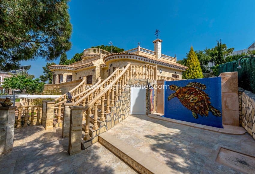 4 bedroom Villa for sale in Dehesa de Campoamor with pool garage - € 1,600,000 (Ref: 9854701)