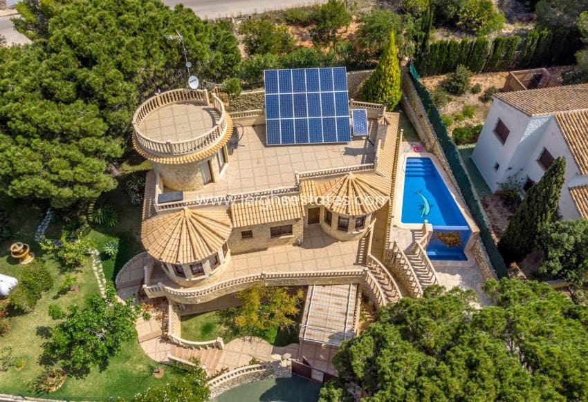 4 bedroom Villa for sale in Dehesa de Campoamor with pool garage - € 1,600,000 (Ref: 9854701)