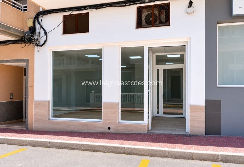 Commerciale in vendita in Torrevieja - 139.900 € (Rif: 9872793)