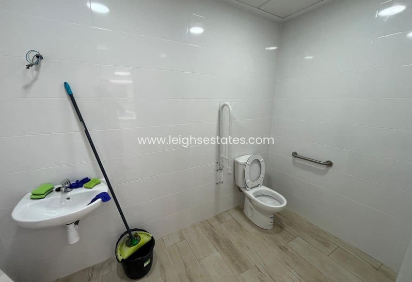 Commerciale in vendita in Torrevieja - 139.900 € (Rif: 9872793)