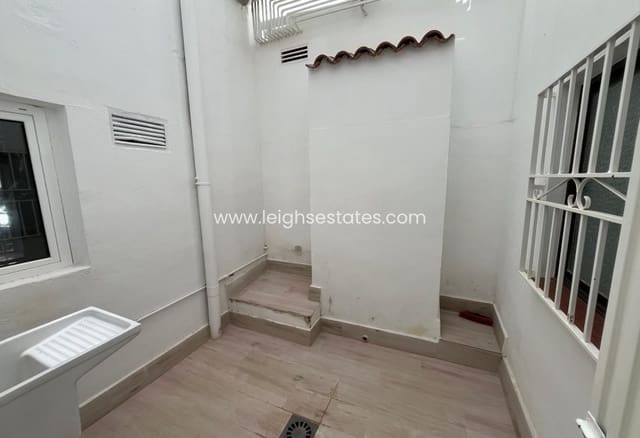 Commercieel te koop in Torrevieja - € 139.900 (Ref: 9872793)